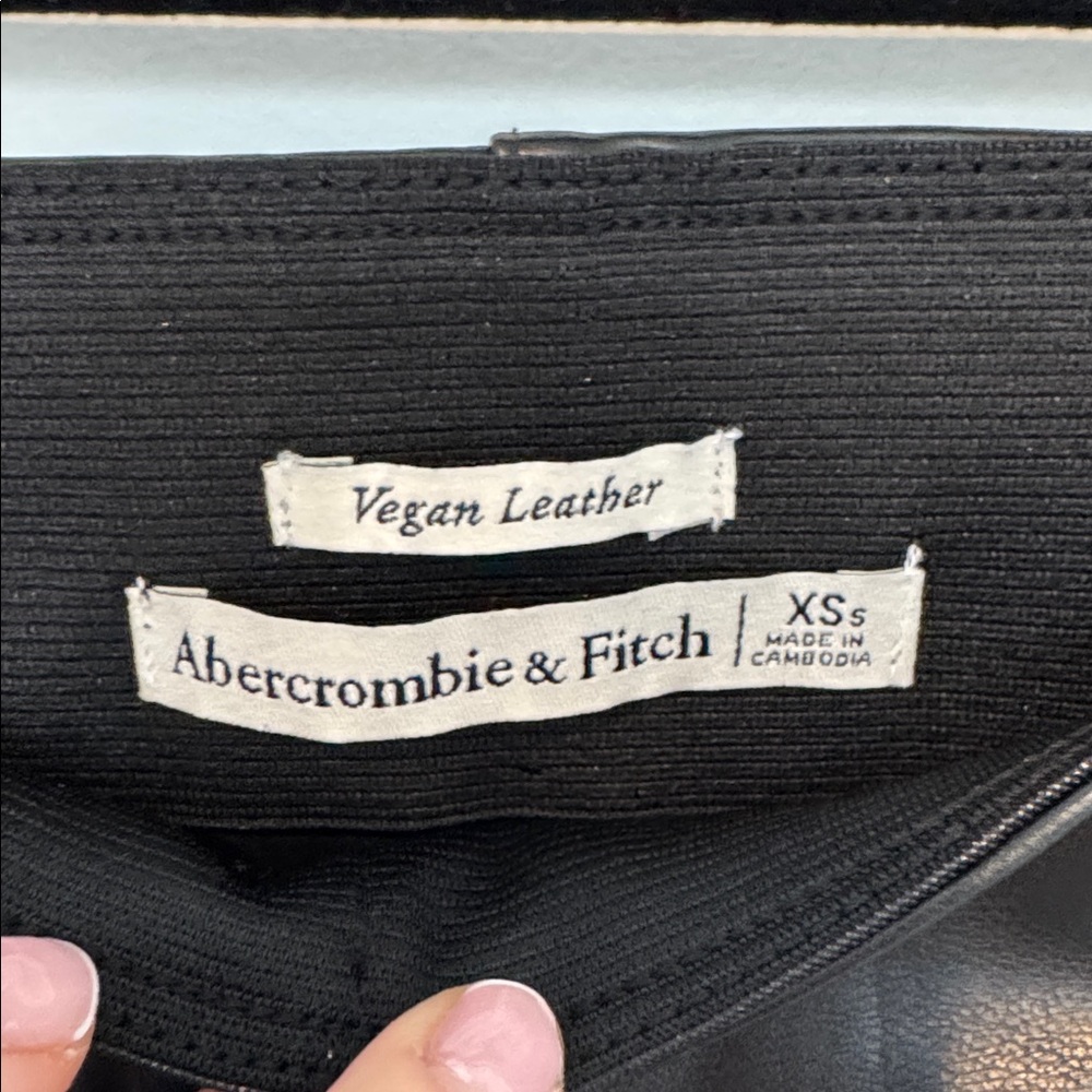 Abercrombie & Fitch Vegan Leather Flare Pants w/slits, Black - Size XS Short - Picture 5 of 6